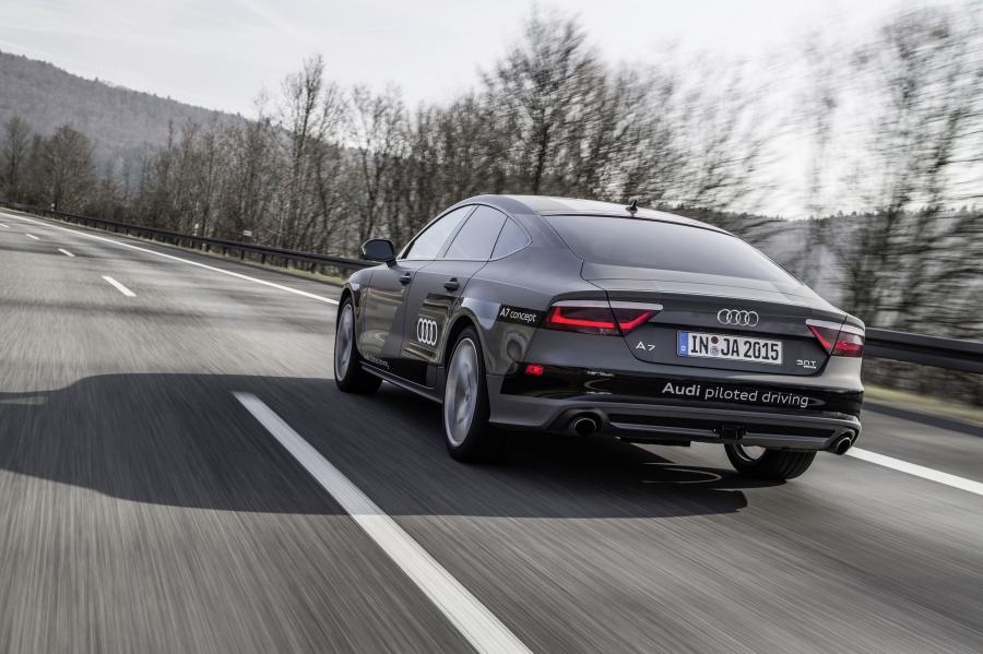  Audi A7 Sportback Piloted Driving Concept 2015 года  (фото 10 из 15)
